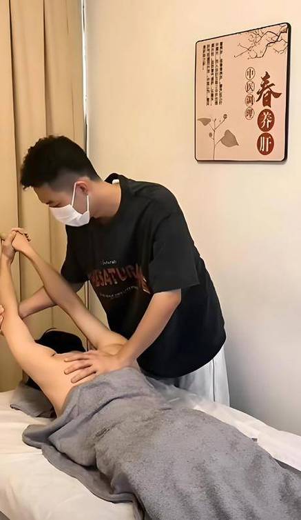 后入少妇av的相关介绍