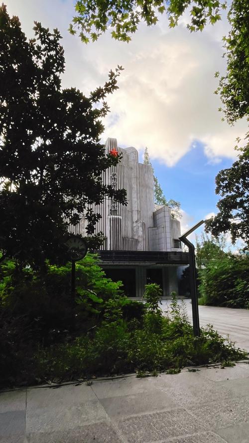嫩模超大胆大尺度人体写真的相关介绍