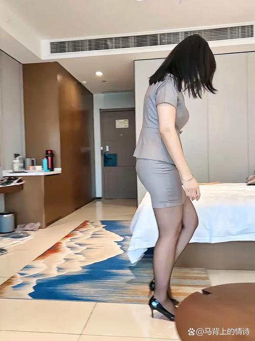 操哭美女视频的相关介绍