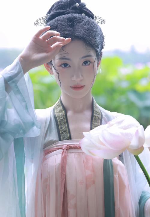 女人18水多毛片的相关介绍