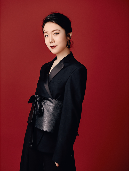 美女性姿势的相关介绍