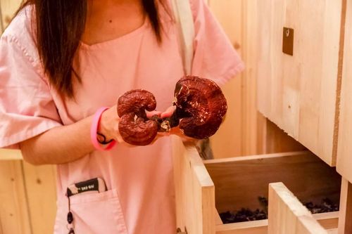 爆操风骚女老师的相关介绍