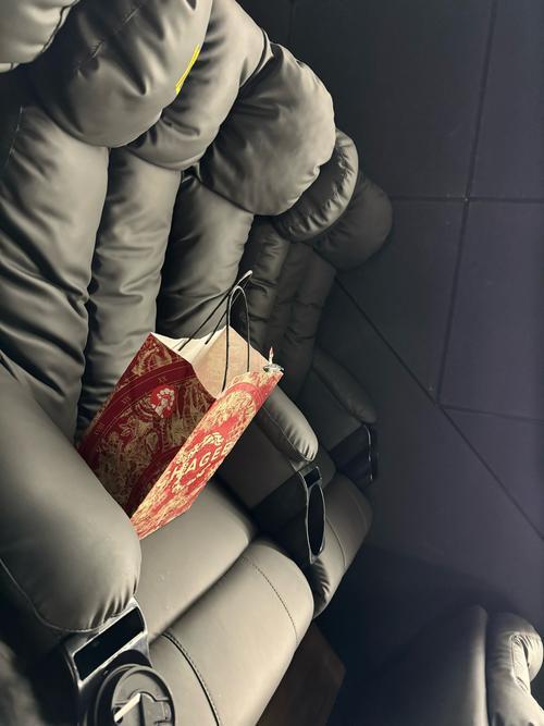 美女老师亲热的相关介绍