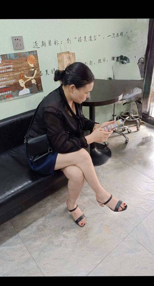 女性尿道口分泌物发黄的相关介绍