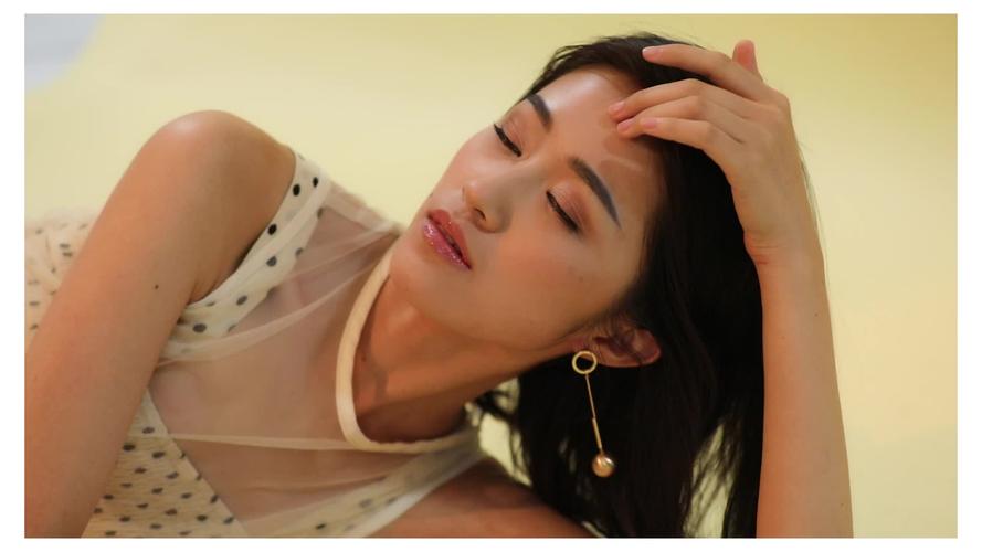 美女去衣内无遮挡18禁的相关介绍