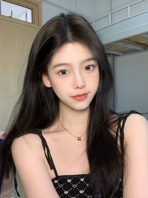 一边亲一边摸一边插的相关介绍