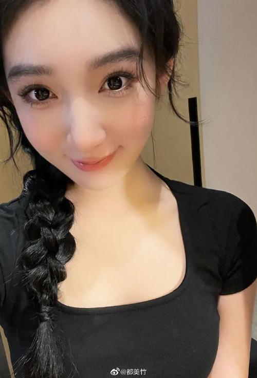 巨乳性高潮的相关介绍