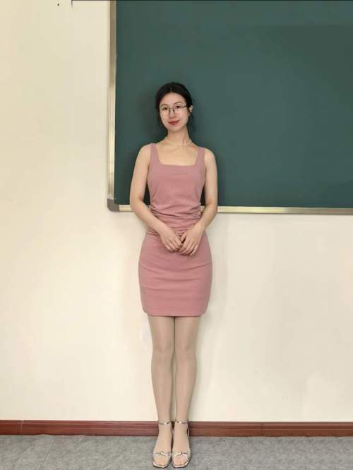 一边摸一边亲视频的相关介绍