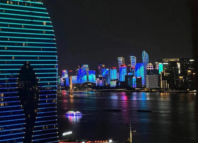 被老师操哭的相关介绍