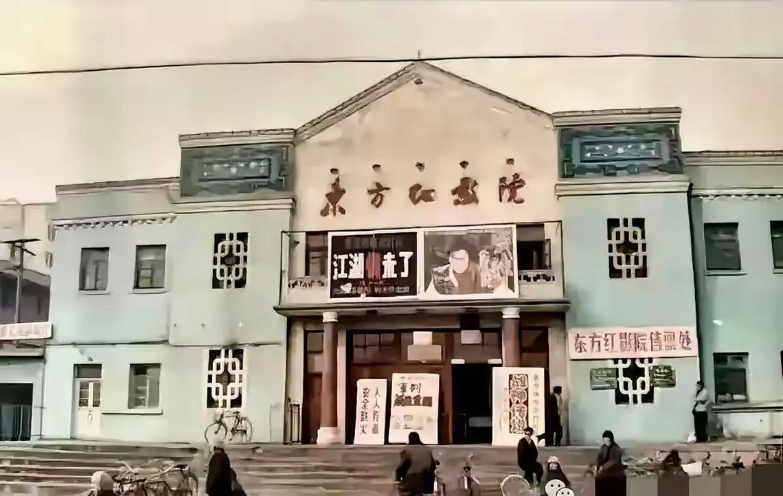 一边亲一边摸一边操的相关介绍